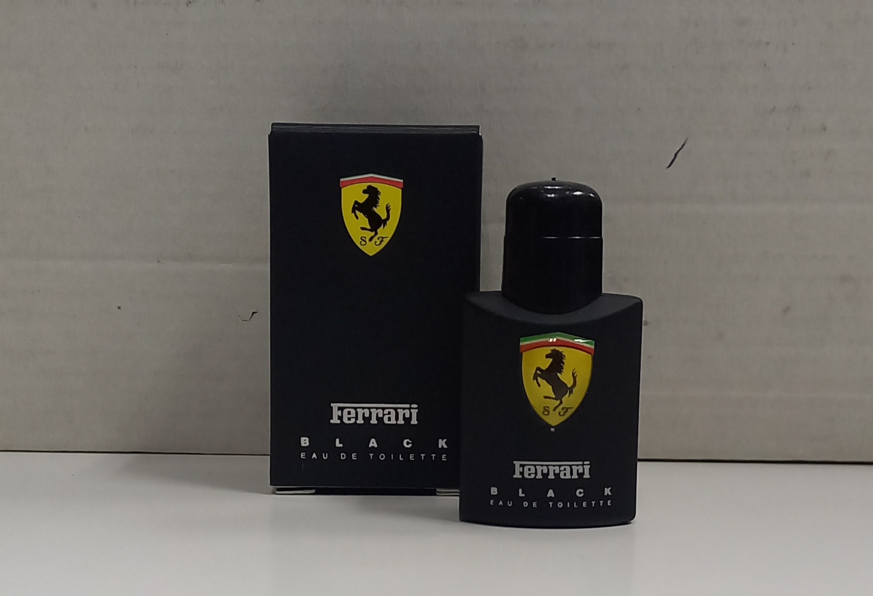 FERRARI BLACK MINIATURA DA COLLEZIONE EAU DE TOILETTE 4 ML